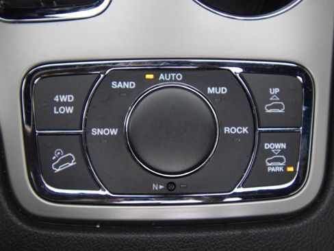 Used 2021 Jeep Grand Cherokee Overland AWD/4WD image 41