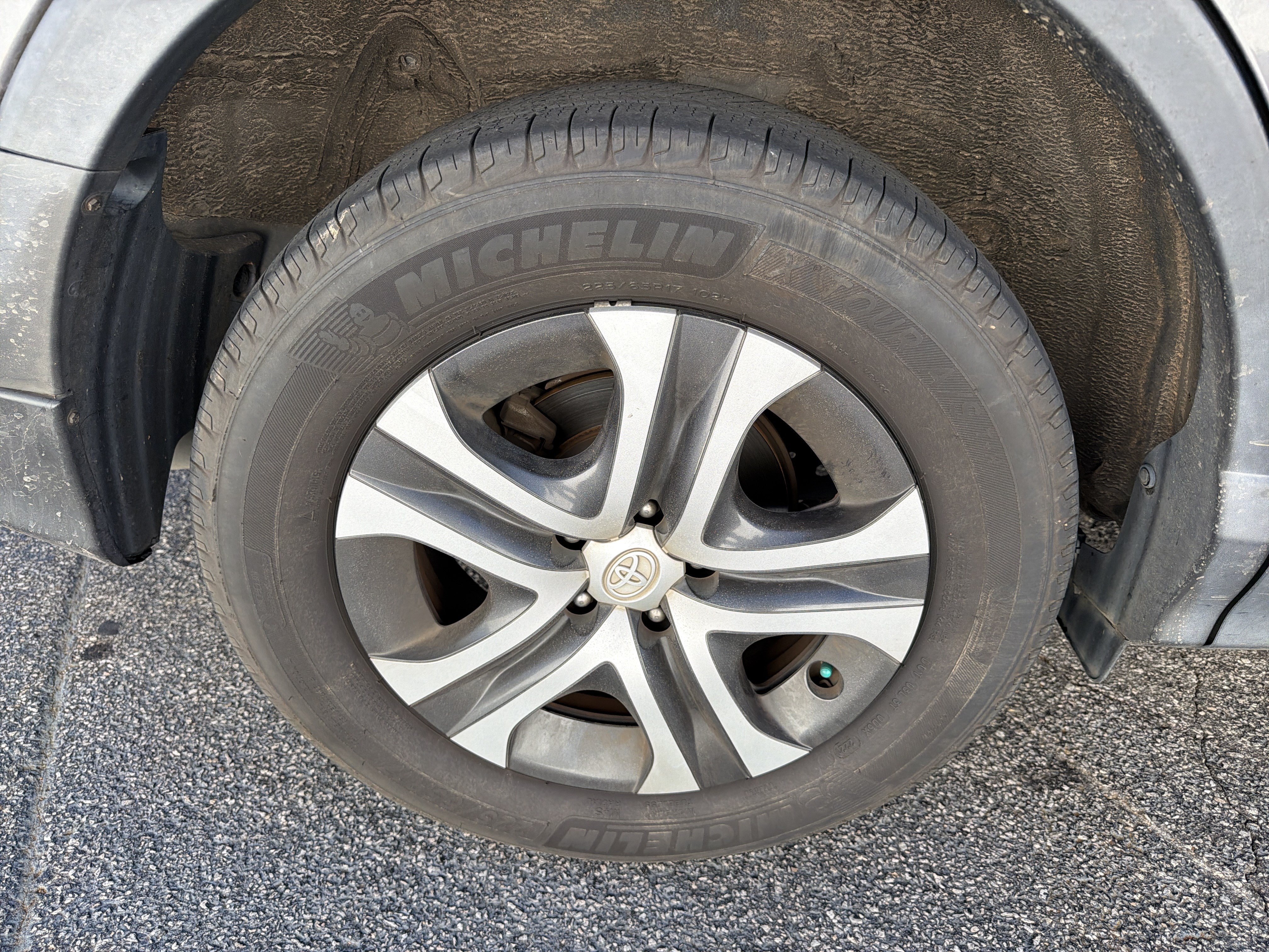 Used 2016 Toyota RAV4 LE FWD image 9