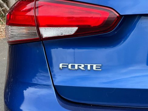 Used 2017 Kia Forte LX FWD image 29