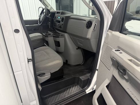Used 2023 Ford E-450 and Econoline 450 Super Duty RWD image 2