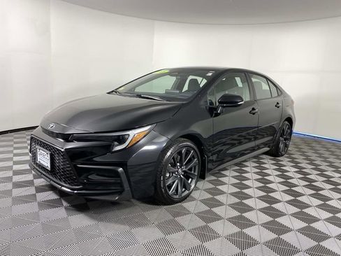 Used 2025 Toyota Corolla SE FWD image 4