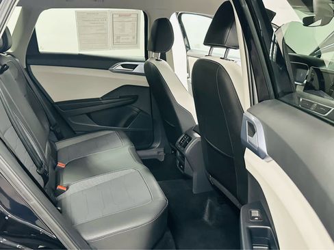 Certified 2025 Volkswagen Taos SE image 24