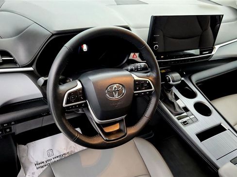 Used 2025 Toyota Sienna XLE w/ XLE Plus Package image 26