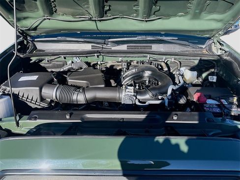 Used 2022 Toyota Tacoma Limited image 31