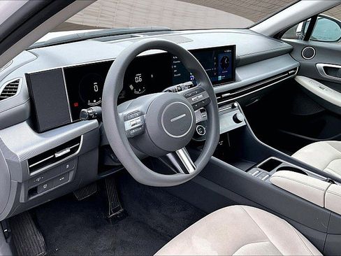 Used 2025 Hyundai Sonata SEL FWD image 11