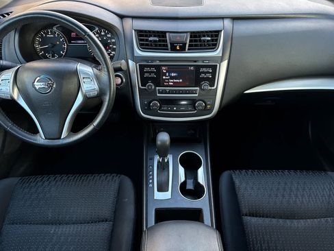Used 2016 Nissan Altima 2.5 SV image 3