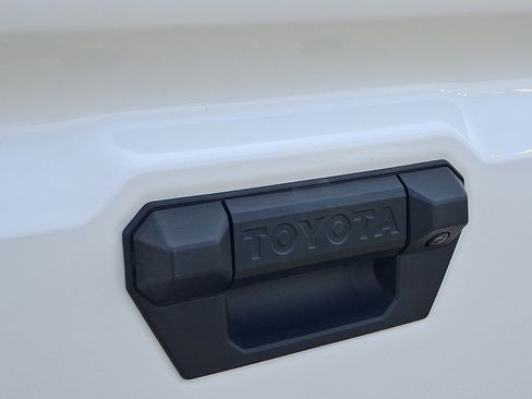 Used 2025 Toyota Tacoma SR5 w/ SR5 Upgrade Package AWD/4WD image 30