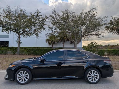 Used 2023 Toyota Camry LE image 9