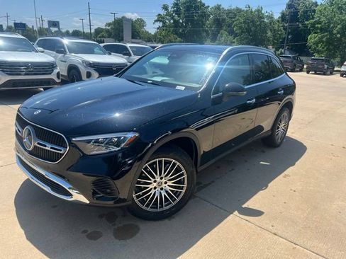 Used 2025 Mercedes-Benz GLC 300 4MATIC image 3
