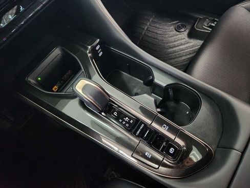 Used 2025 Toyota Crown Platinum image 16