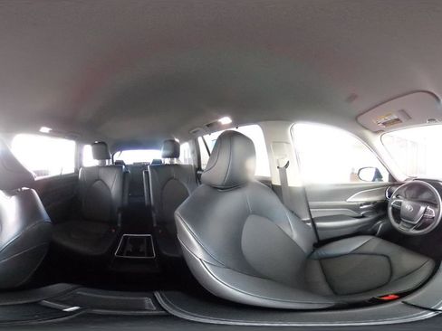 Used 2025 Toyota Grand Highlander XLE image 44