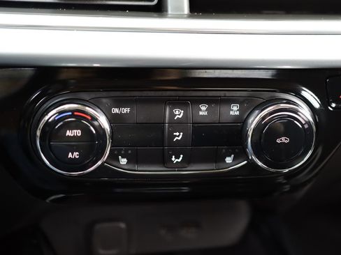 Used 2024 Chevrolet Trax LT w/ Driver Confidence Package FWD image 15