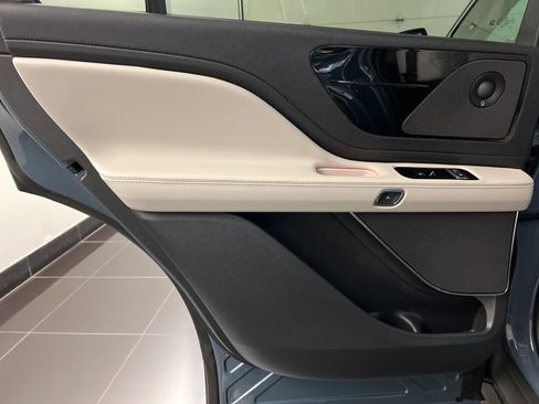 Used 2025 Lincoln Aviator Reserve w/ Illumination Package image 37