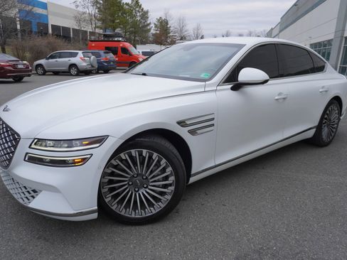 Used 2023 Genesis G80 image 3