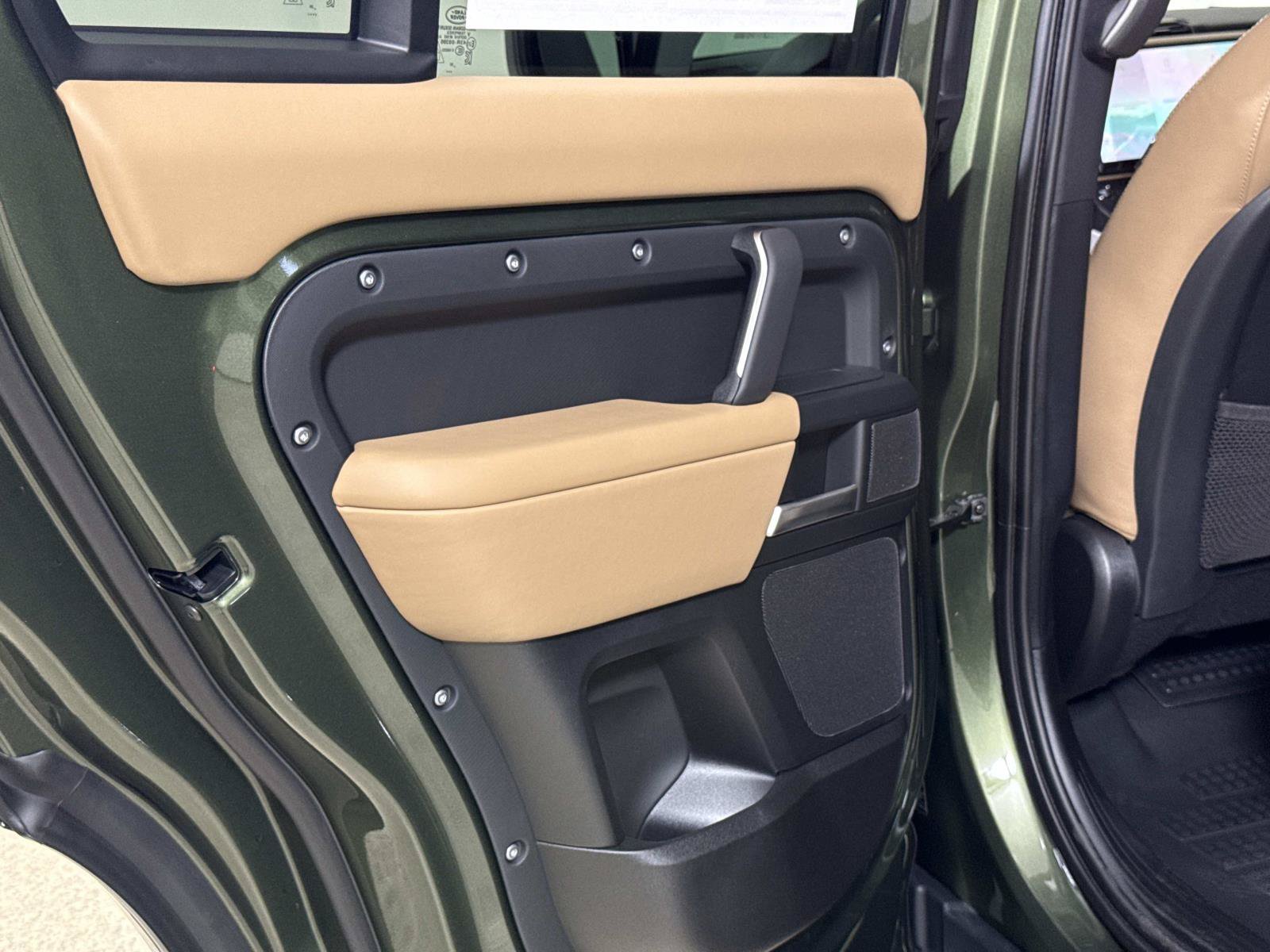 New 2026 Land Rover Defender 110 X-Dynamic SE AWD/4WD image 12