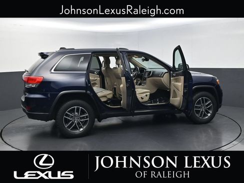 Used 2017 Jeep Grand Cherokee Limited AWD/4WD image 32