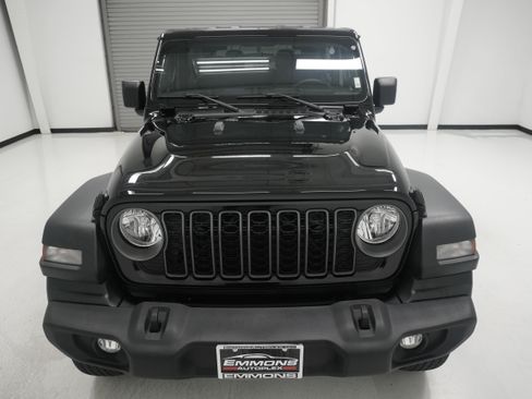Used 2025 Jeep Wrangler Sport AWD/4WD image 2