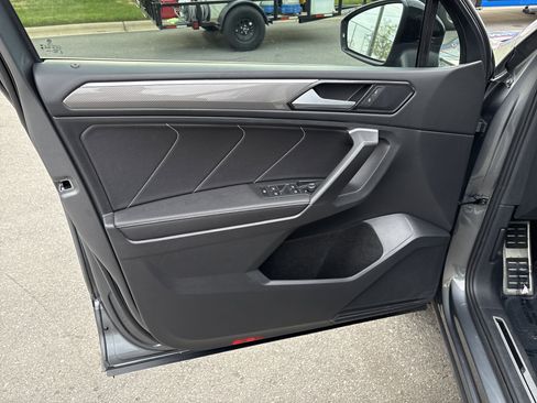 Used 2023 Volkswagen Tiguan SE R-Line image 14