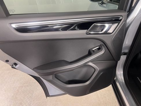 Certified 2025 Porsche Macan image 24
