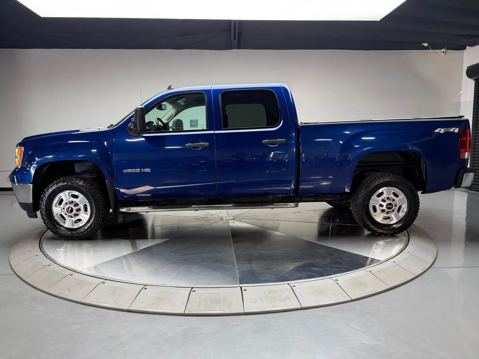 Used 2013 GMC Sierra 2500 SLE w/ SLE Preferred Package AWD/4WD image 4