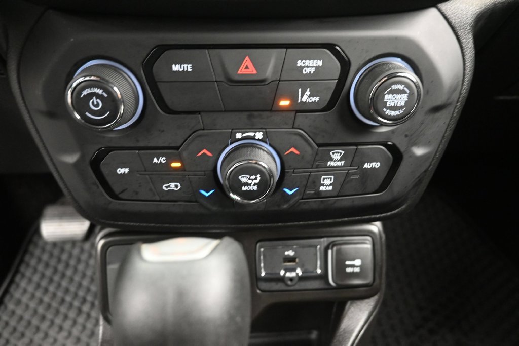 Used 2023 Jeep Renegade Latitude AWD/4WD image 20