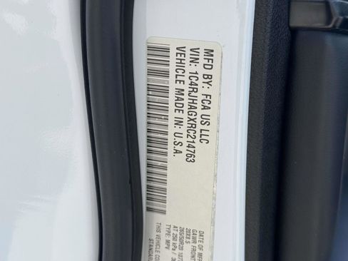 Certified 2024 Jeep Grand Cherokee Altitude AWD/4WD image 32