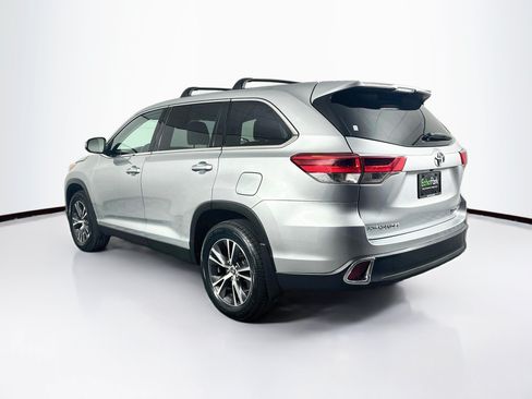Used 2019 Toyota Highlander LE FWD image 5