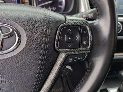 Used 2019 Toyota Highlander Limited image 24