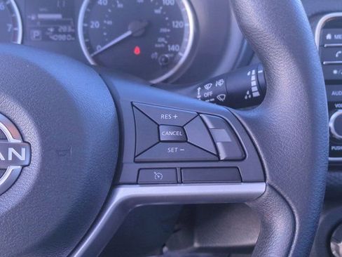 Used 2022 Nissan Kicks S image 21