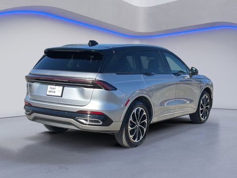 Used 2024 Lincoln Nautilus Reserve image 13