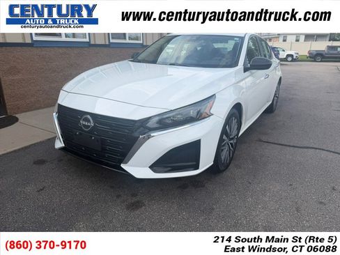 Used 2025 Nissan Altima 2.5 SV FWD image 1