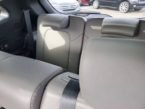 Used 2017 Hyundai Santa Fe FWD image 11