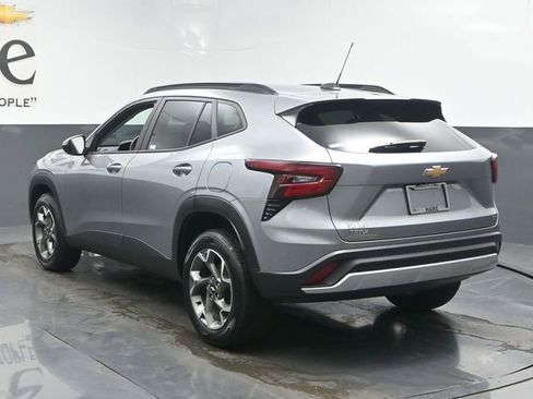 Used 2024 Chevrolet Trax LT w/ LT Convenience Package FWD image 35