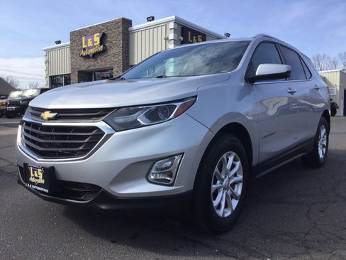 Used 2018 Chevrolet Equinox LT w/ Sun & Infotainment Package image 2