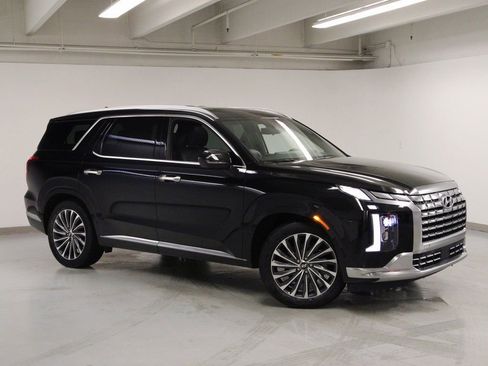 Used 2024 Hyundai Palisade Calligraphy image 4