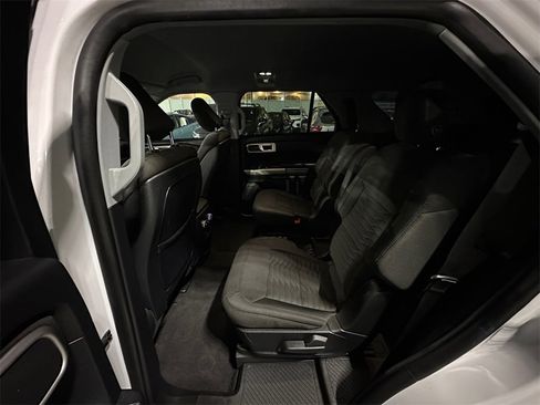 Used 2020 Ford Explorer XLT w/ Comfort Package image 19