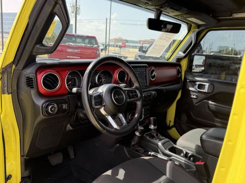 Used 2023 Jeep Wrangler Unlimited Rubicon w/ LED Lighting Group AWD/4WD image 15