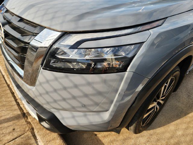 Used 2025 Nissan Pathfinder Platinum FWD image 8