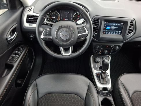 Used 2020 Jeep Compass Latitude w/ Cold Weather Group AWD/4WD image 18