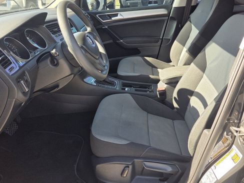 Used 2016 Volkswagen e-Golf SE w/ DC Fast Charging Package image 4