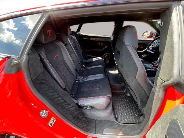 Used 2023 Lamborghini Urus Performante AWD/4WD image 25