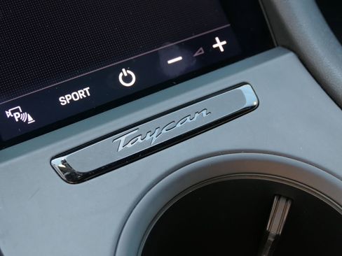 Used 2021 Porsche Taycan image 21