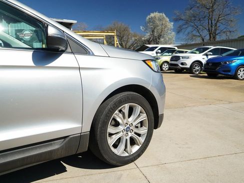 Used 2021 Ford Edge Titanium image 12