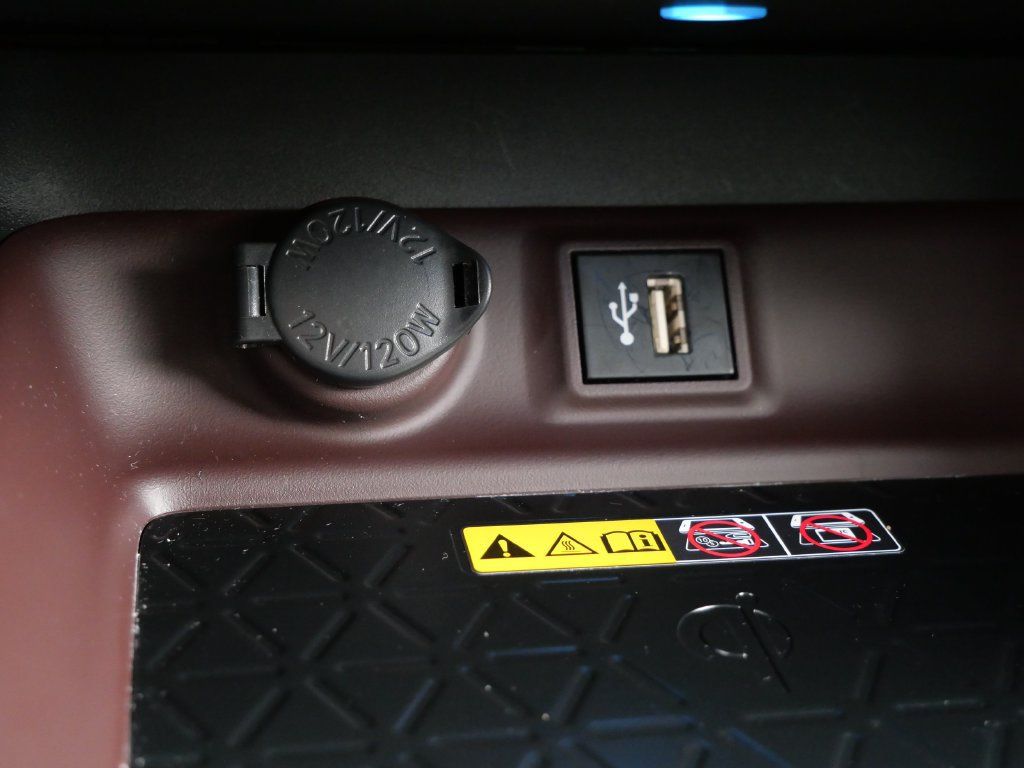 Used 2023 Toyota RAV4 Limited AWD/4WD image 22