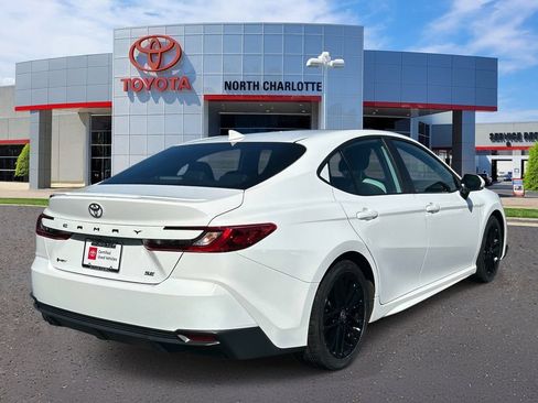 Used 2025 Toyota Camry SE w/ Convenience Package FWD image 8