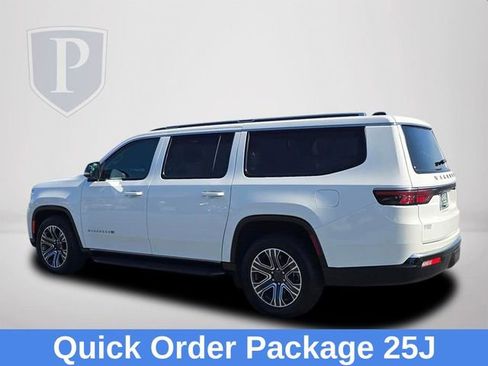 Used 2024 Jeep Wagoneer L Series II RWD image 9