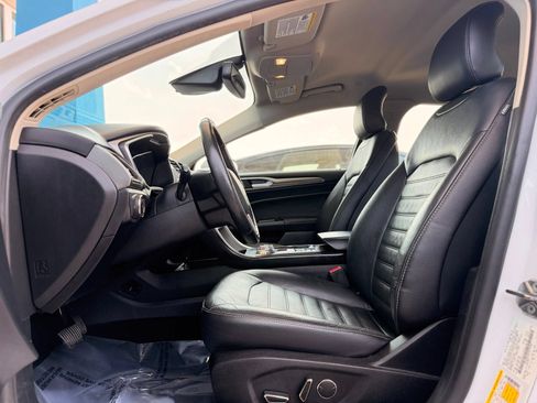 Used 2018 Ford Fusion SE w/ Equipment Group 602A FWD image 15