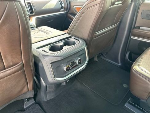 Used 2025 Ford Expedition King Ranch AWD/4WD image 12