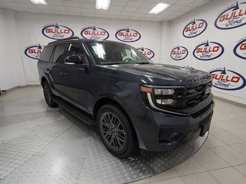 New 2026 Ford Expedition Platinum image 2