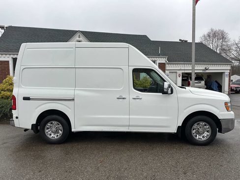 Used 2017 Nissan NV 3500 SL w/ Technology Package image 9